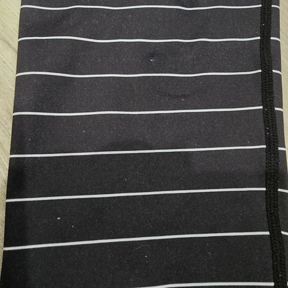 Zyia Active Women Capri Leggings Size 8-10 Black Striped High Waist Pockets - Picture 6 of 8